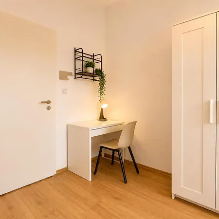 Rum i privatbostad Co-living In Shared A & B *