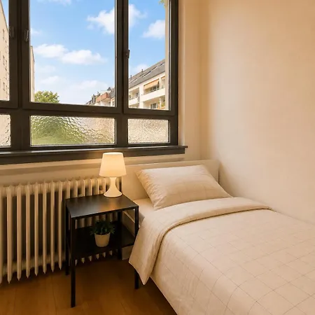 Co-living In Shared A & B * Offenbach am Main